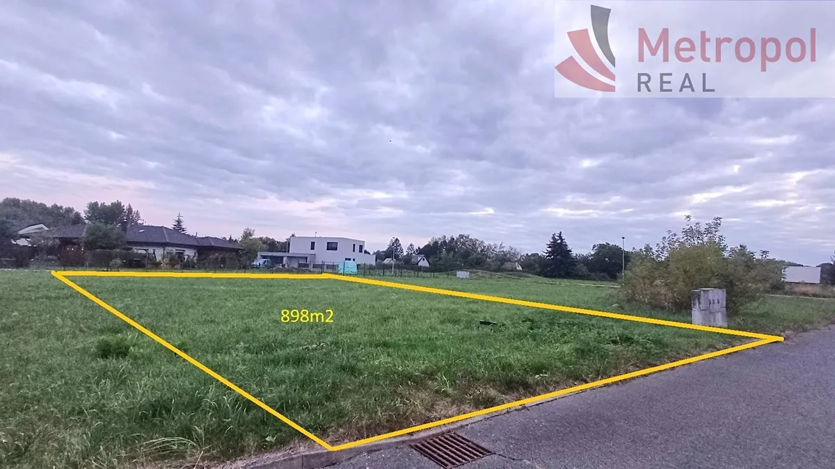 Prodej stavebního pozemku 898 m²
